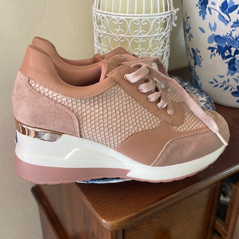 Glisten pink tan colorNew never used